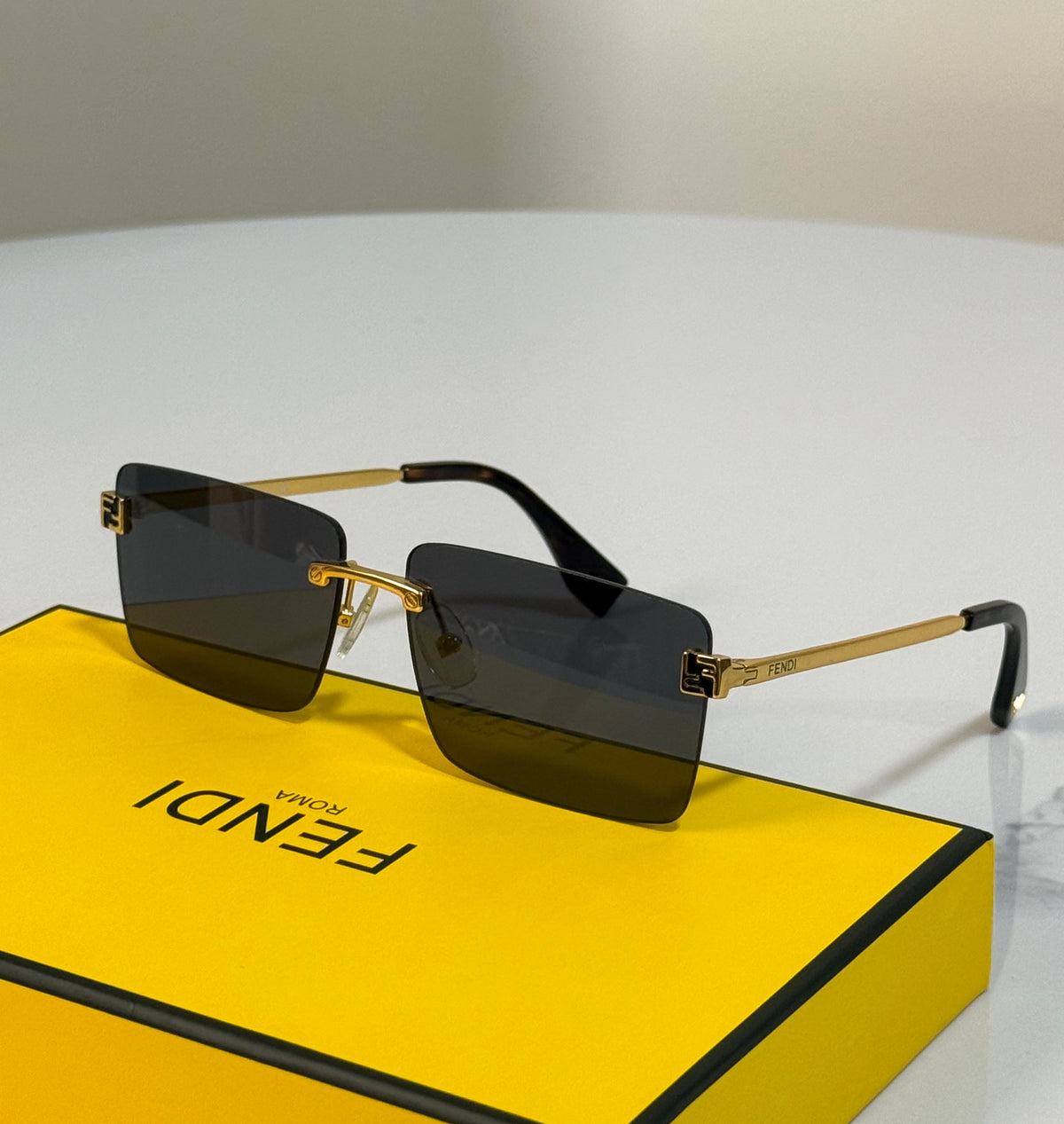 FENDI FE40165U