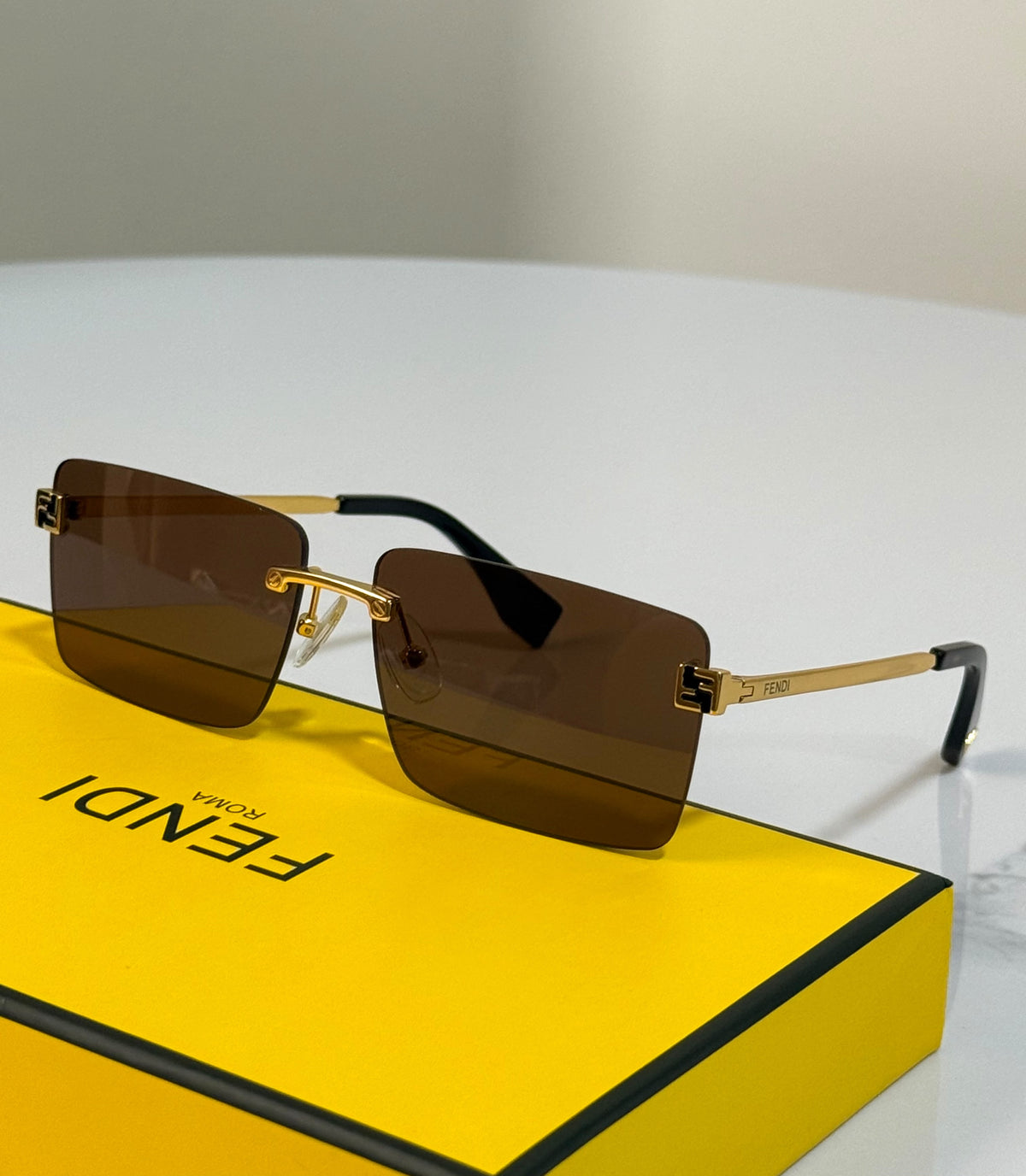 FENDI FE40165U