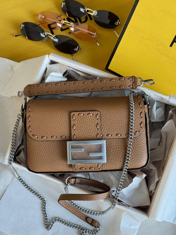 Fendi baguette mini cuoio