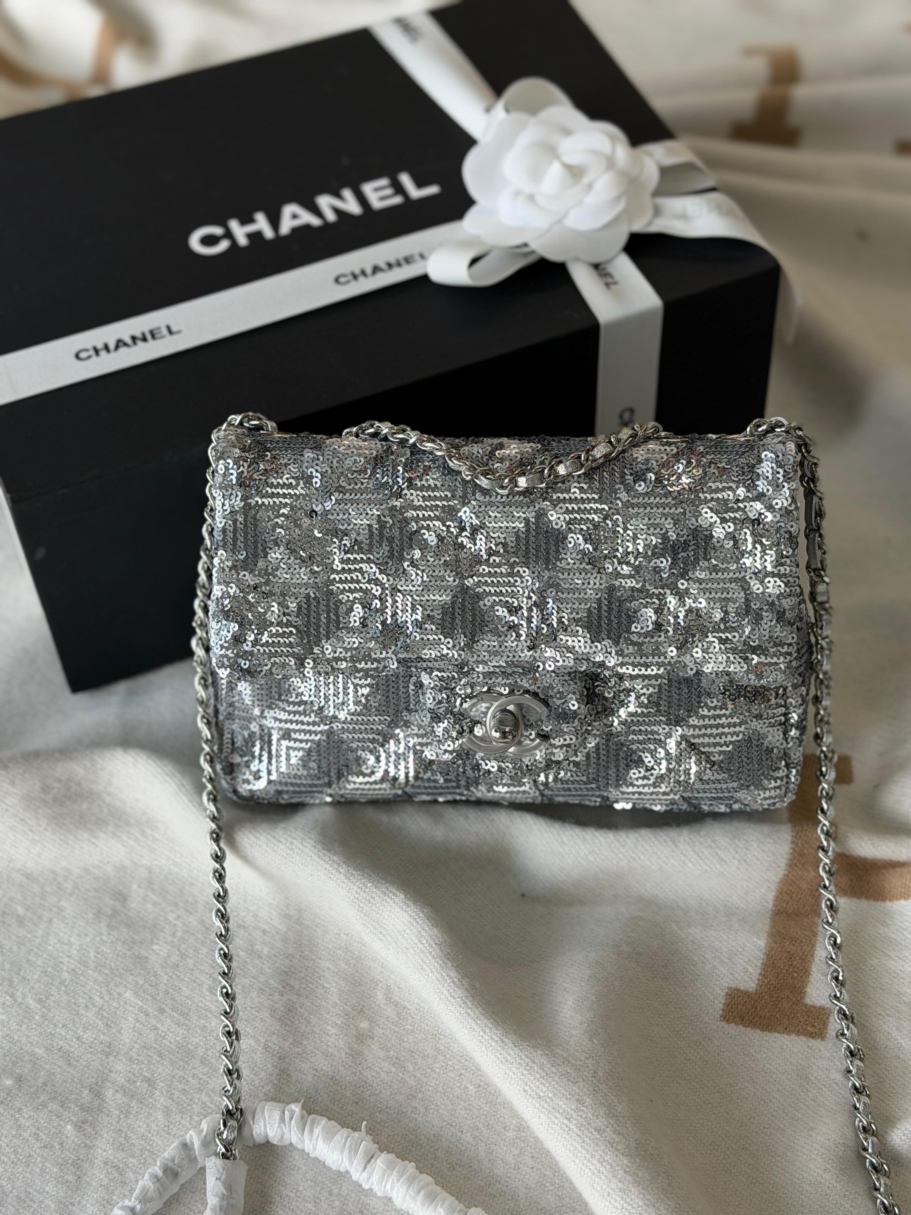 Chanel sequin classic small 20cm