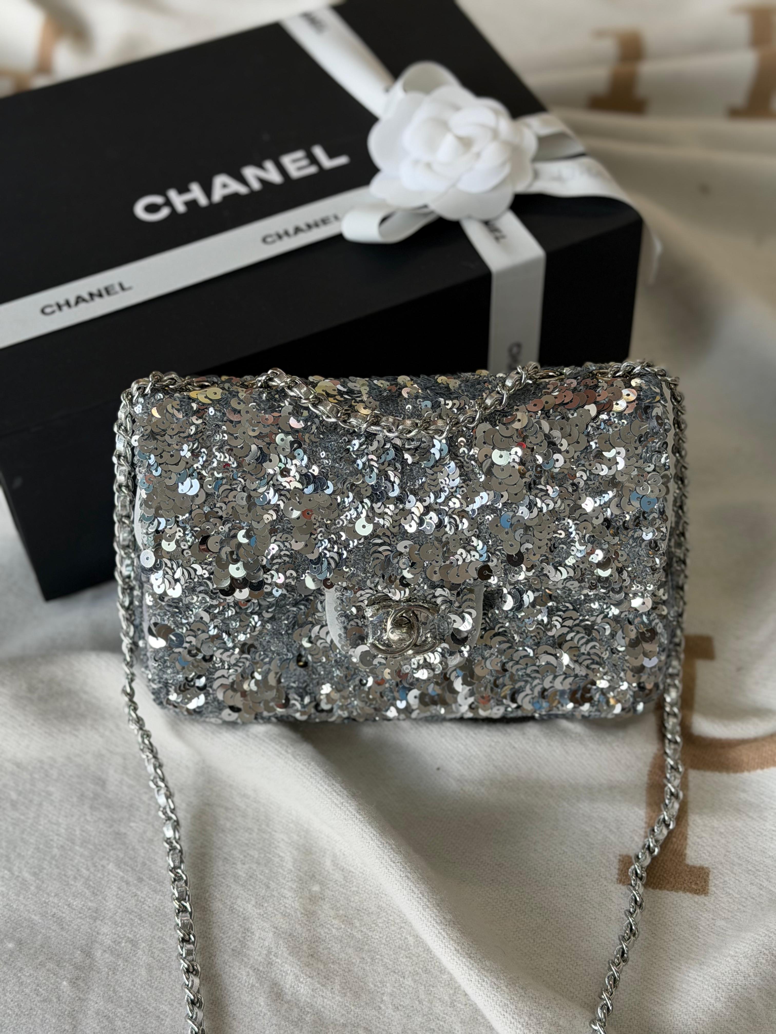 Chanel sequin classic small 20cm