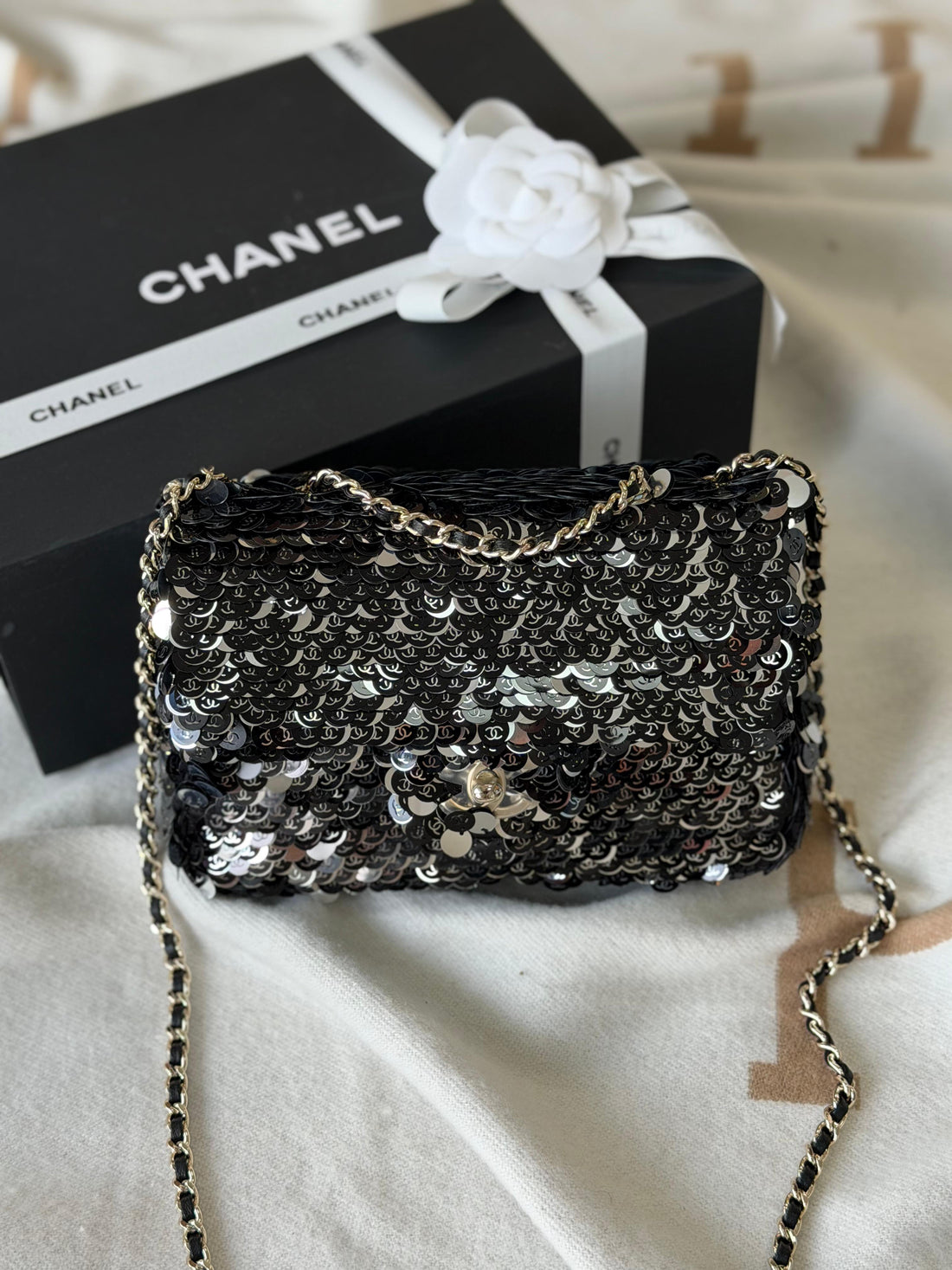 Chanel sequin classic small 20cm
