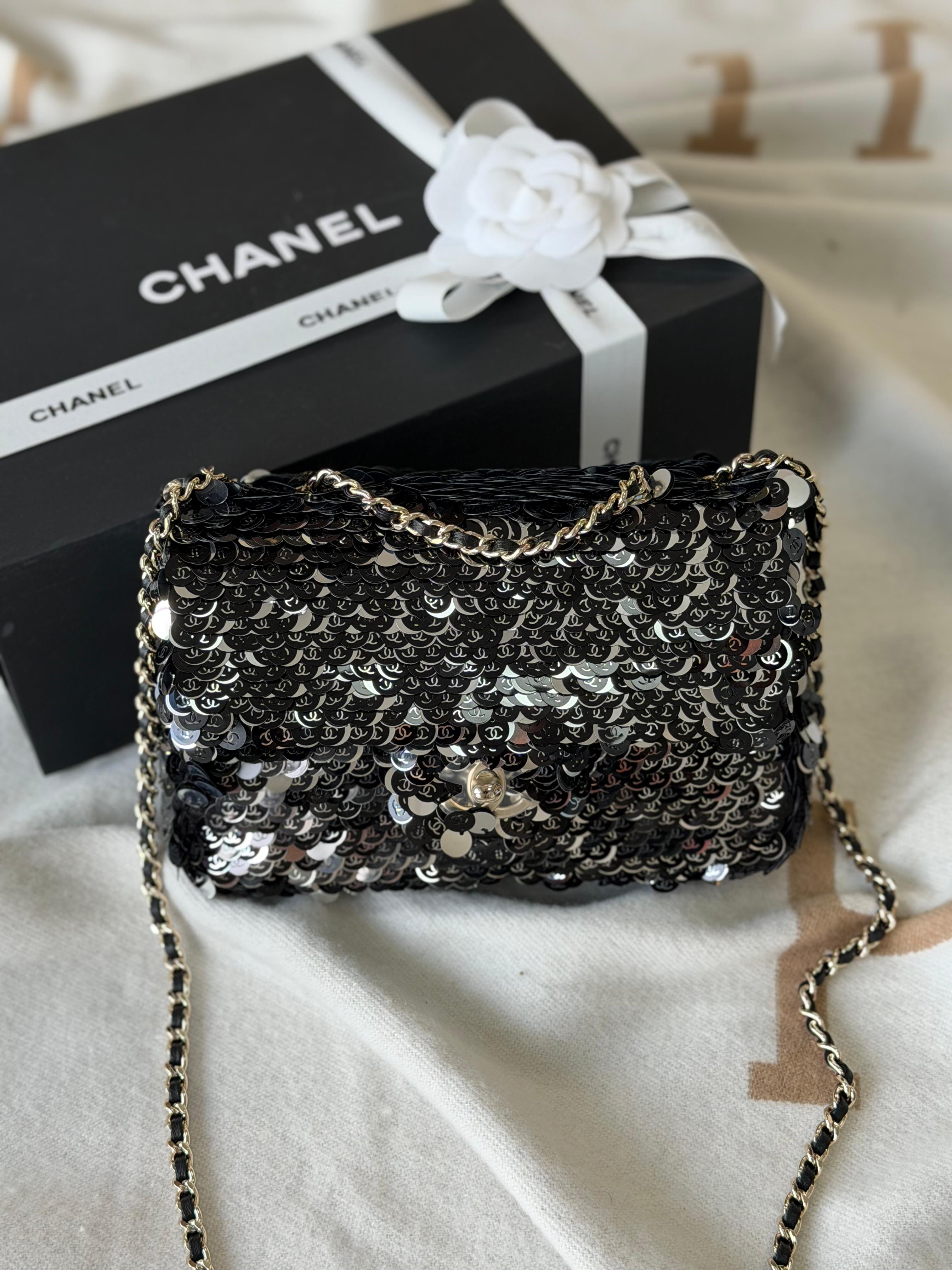 Chanel sequin classic small 20cm