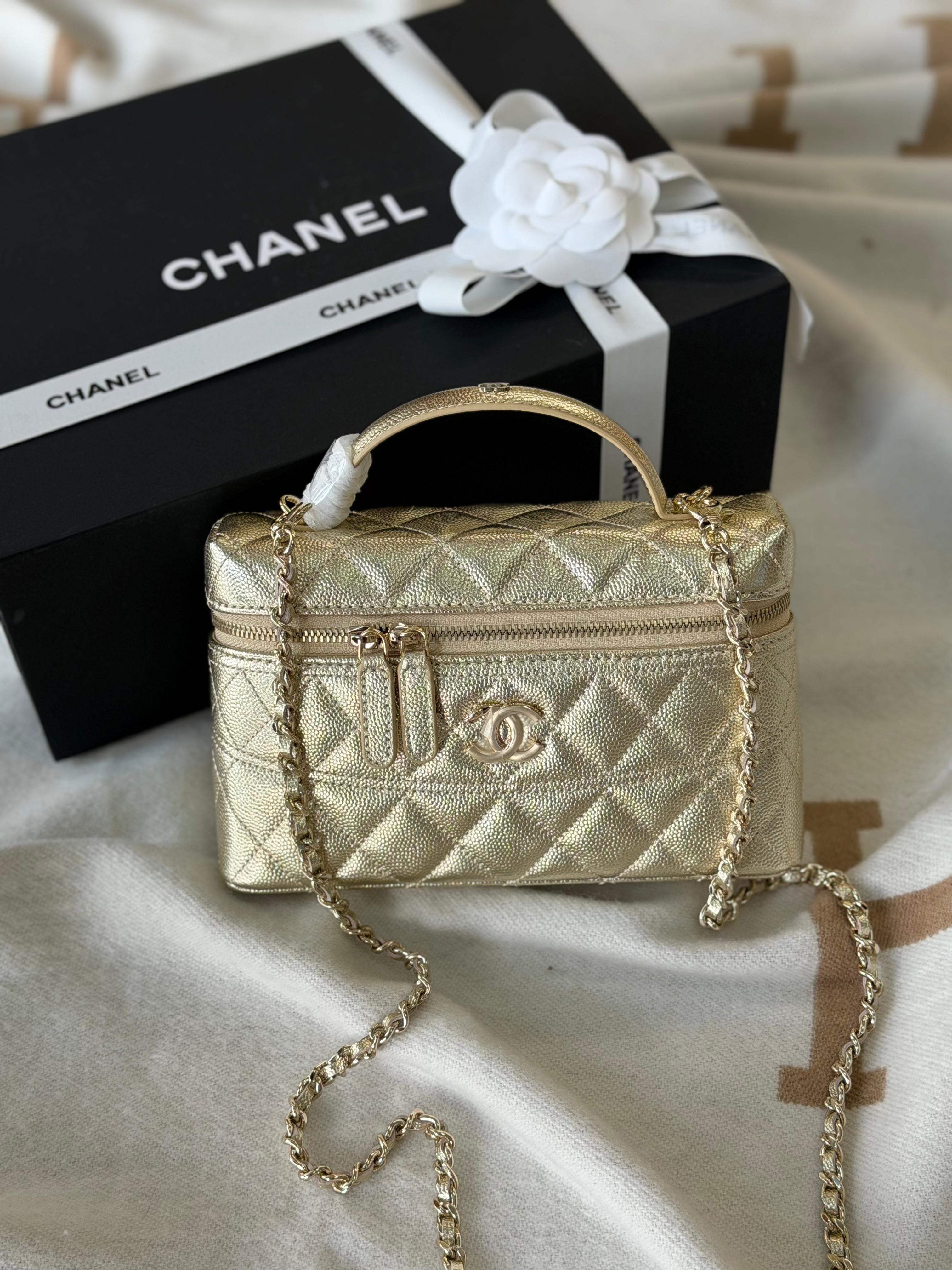 Chanel vanity with chain