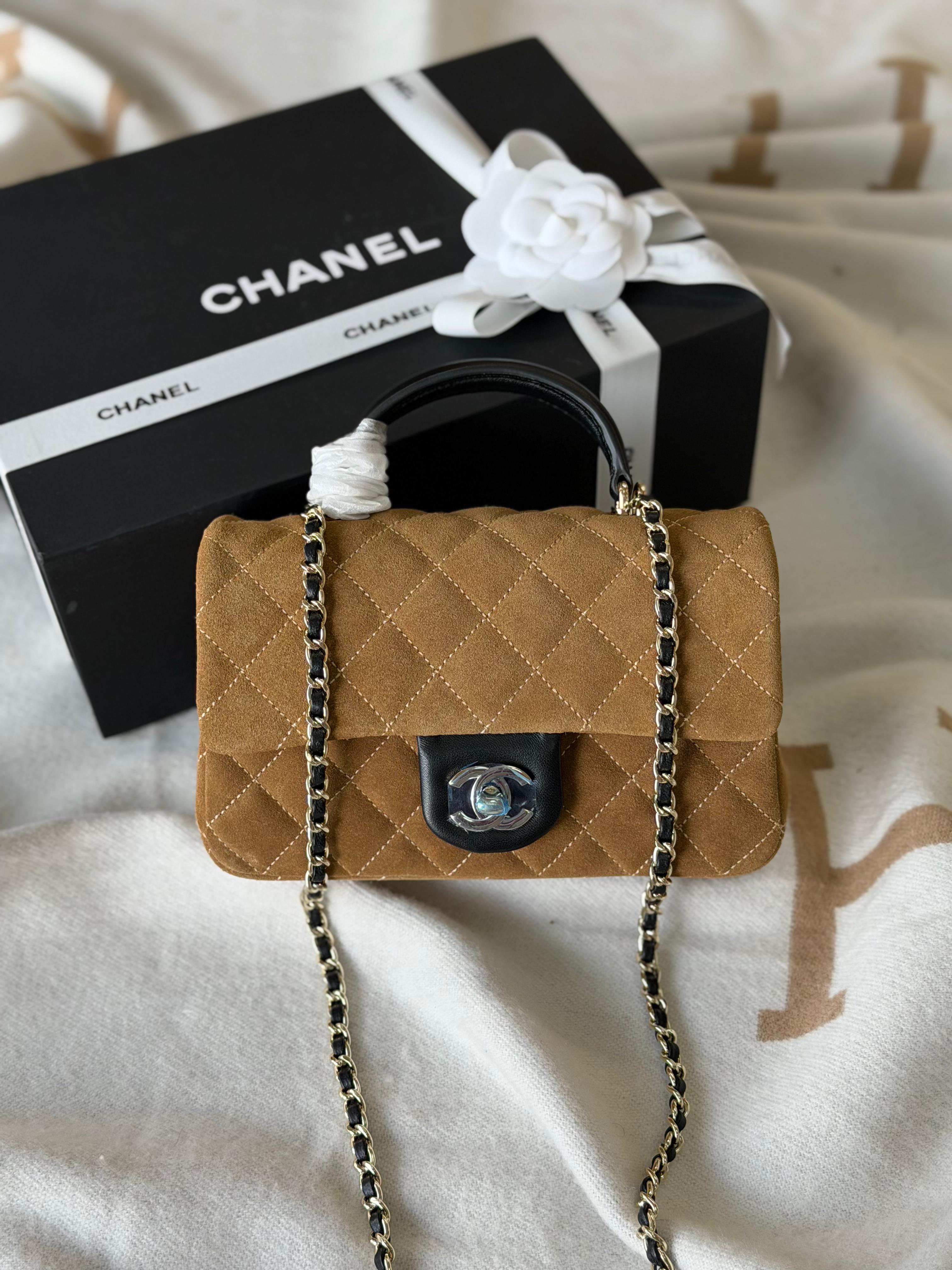 Chanel elegant flap bag 20cm