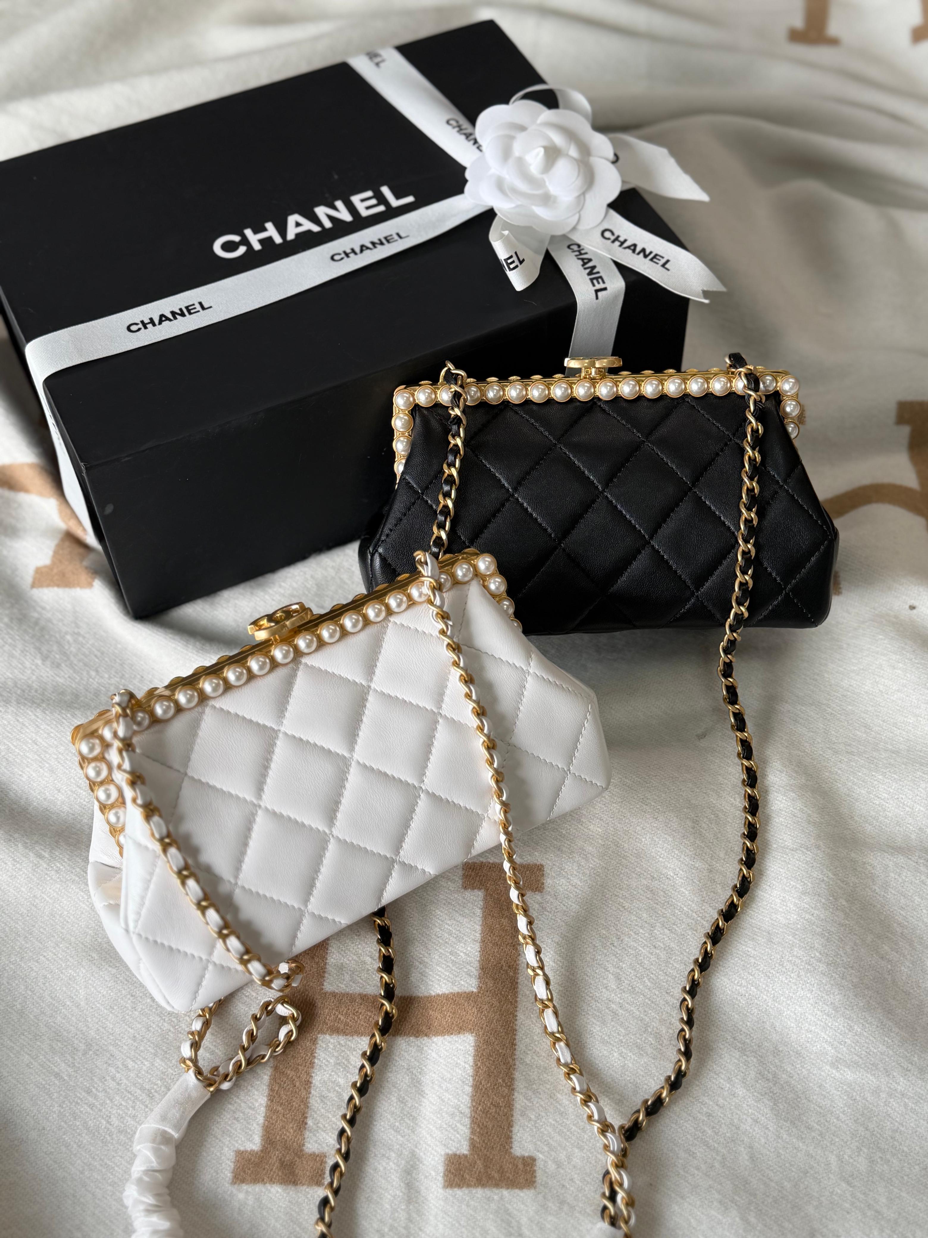 Chanel clutch pearly 20cm