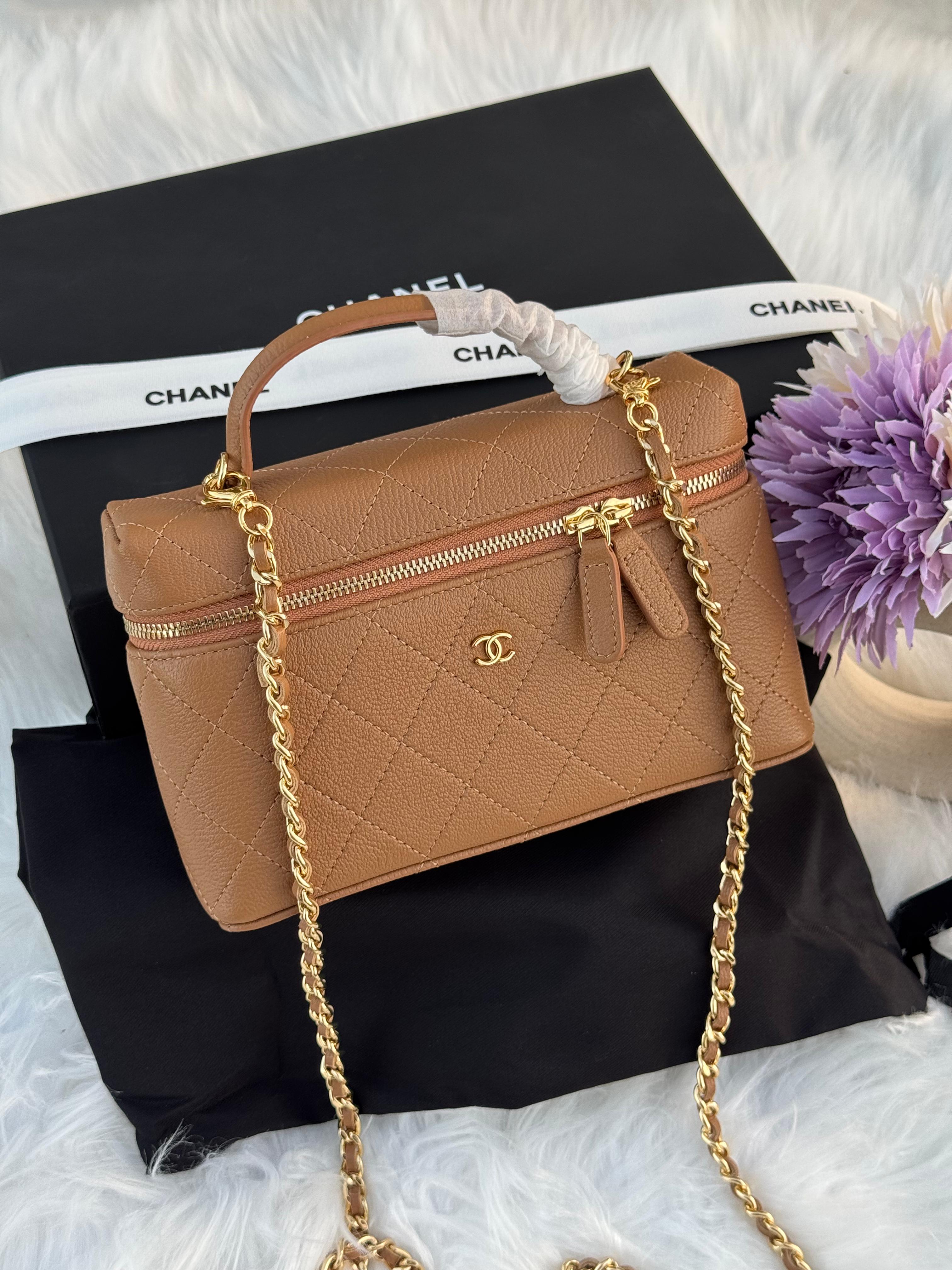 Chanel Classic Small 19cm
