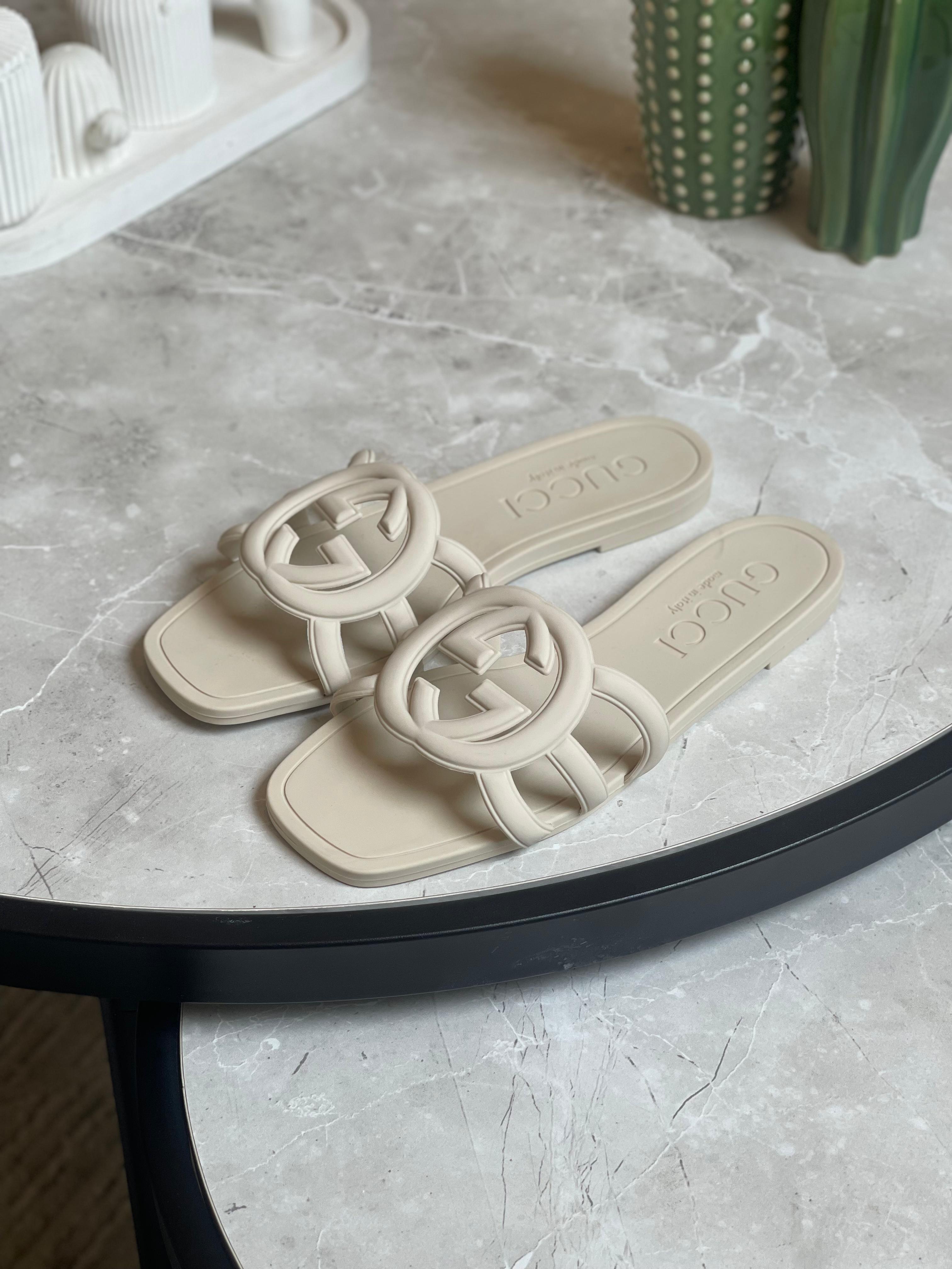 Gucci Womens Interlocking G Slide Sandal
