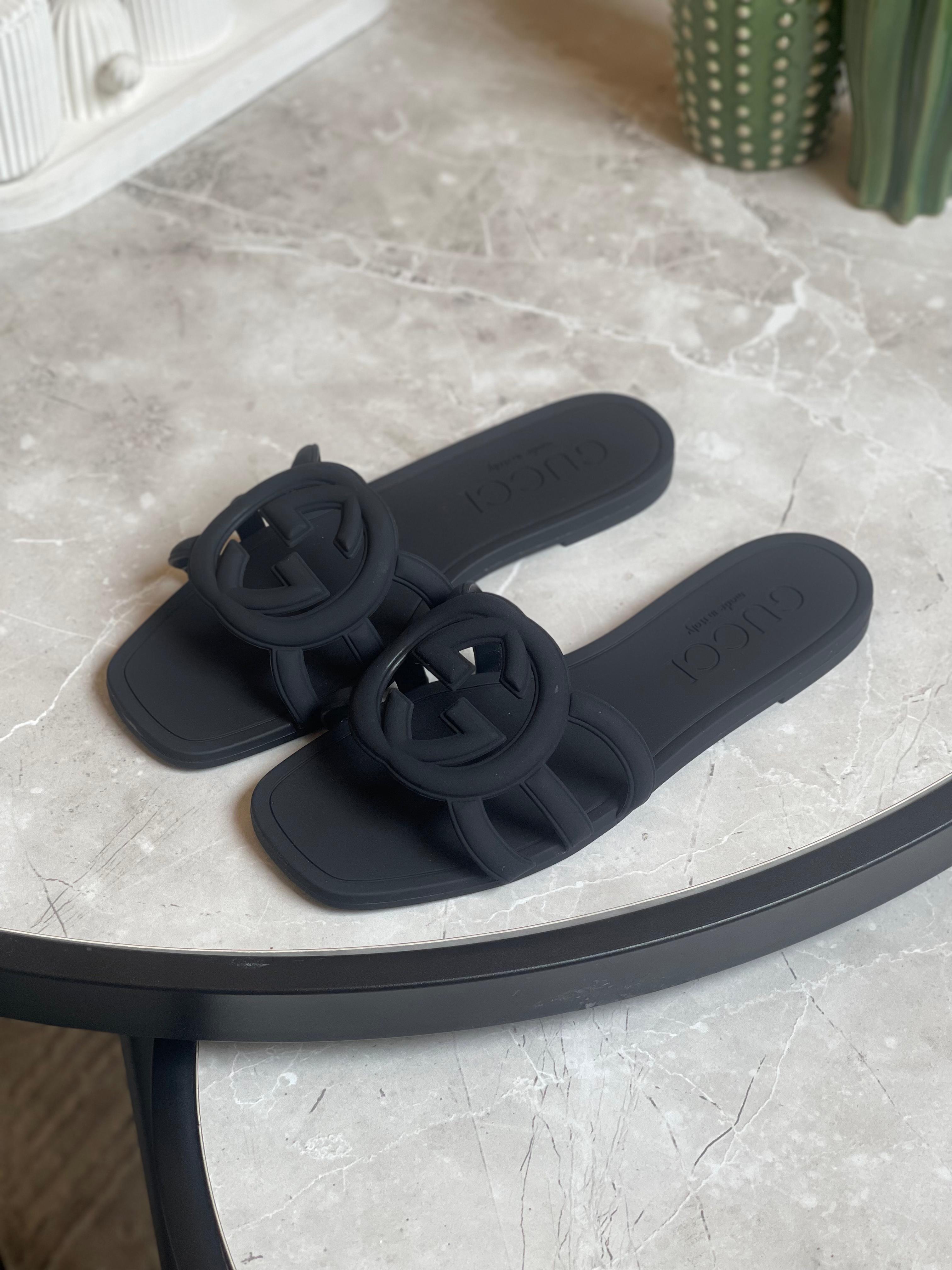 Gucci Womens Interlocking G Slide Sandal