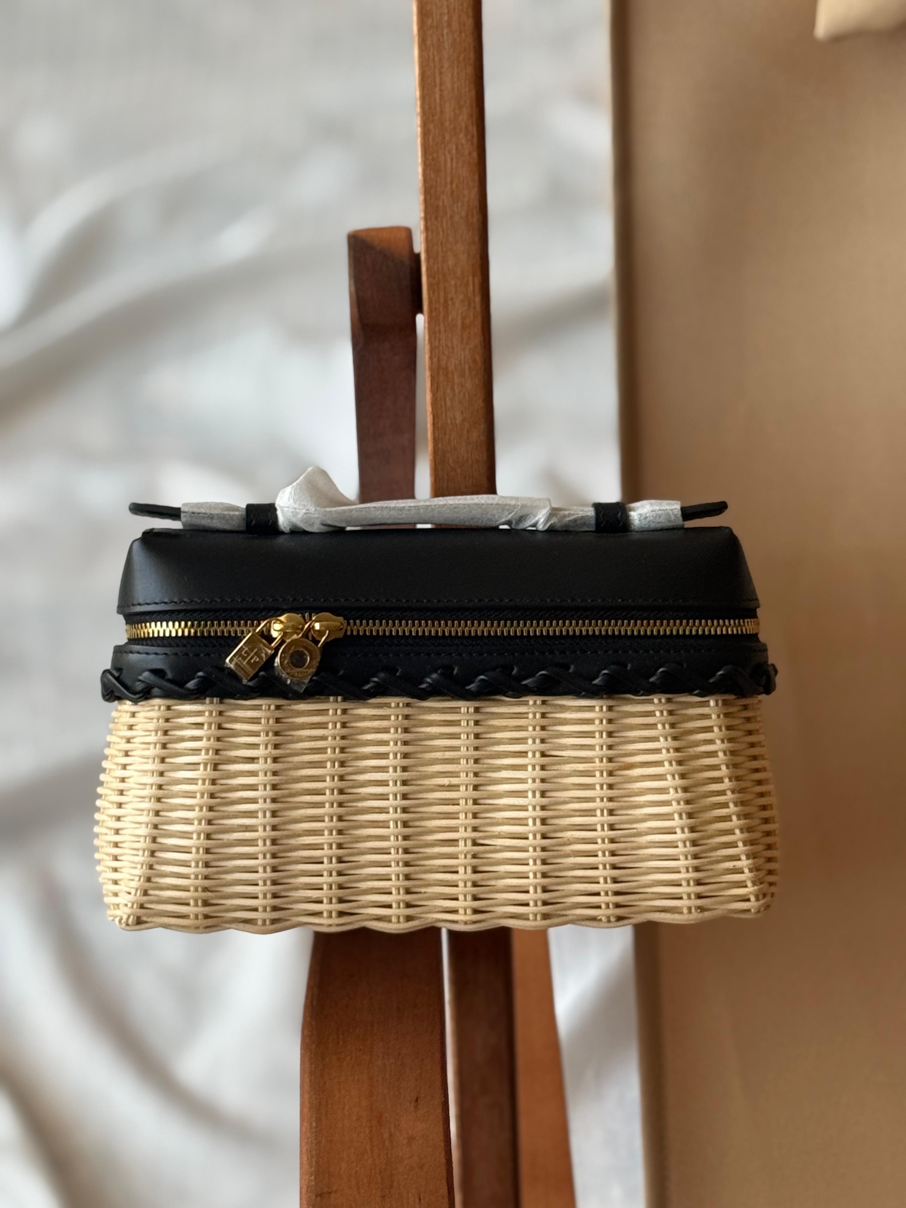 Loro Piana Extra Pocket L19 East West Wicker