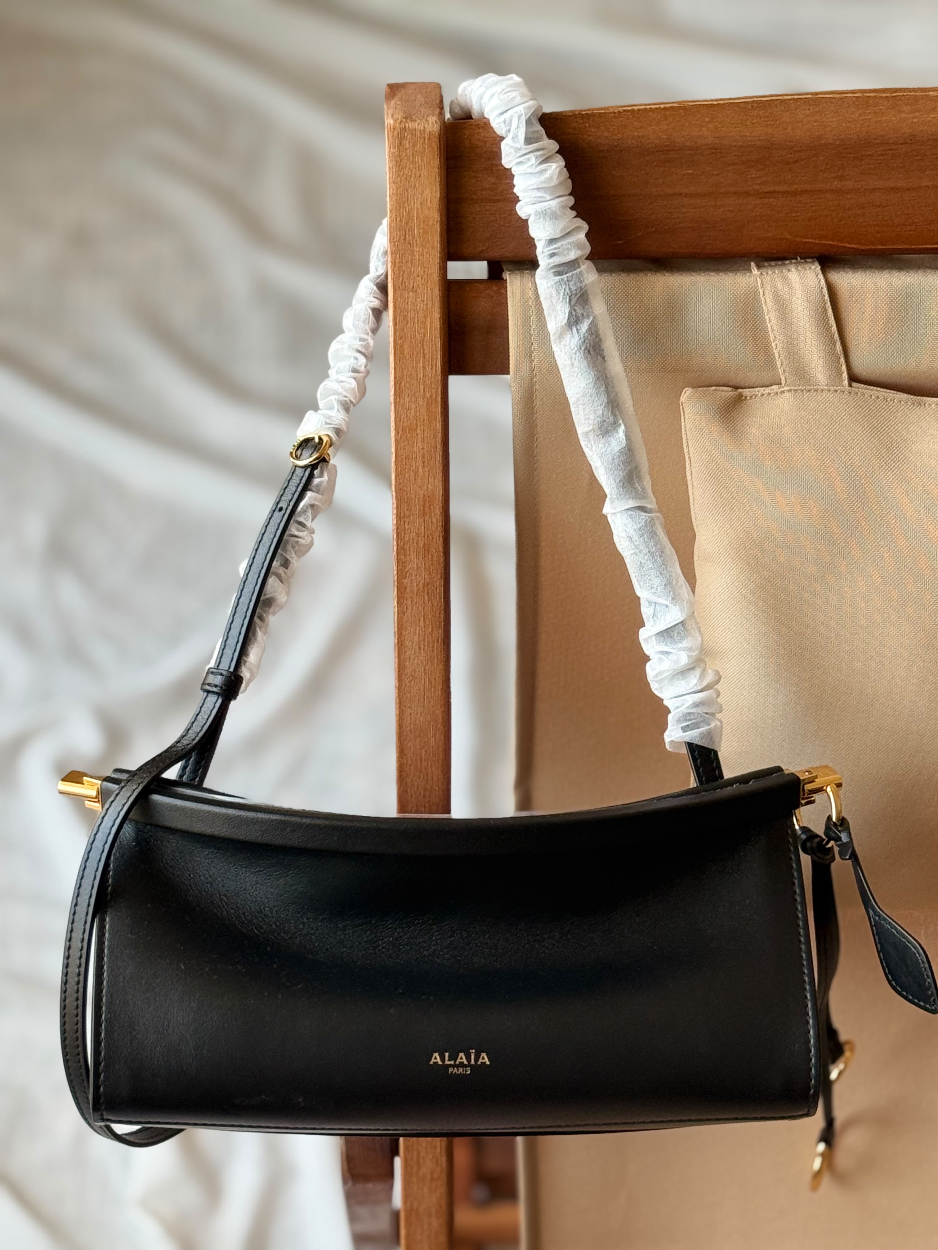 Alaia Le Click East West