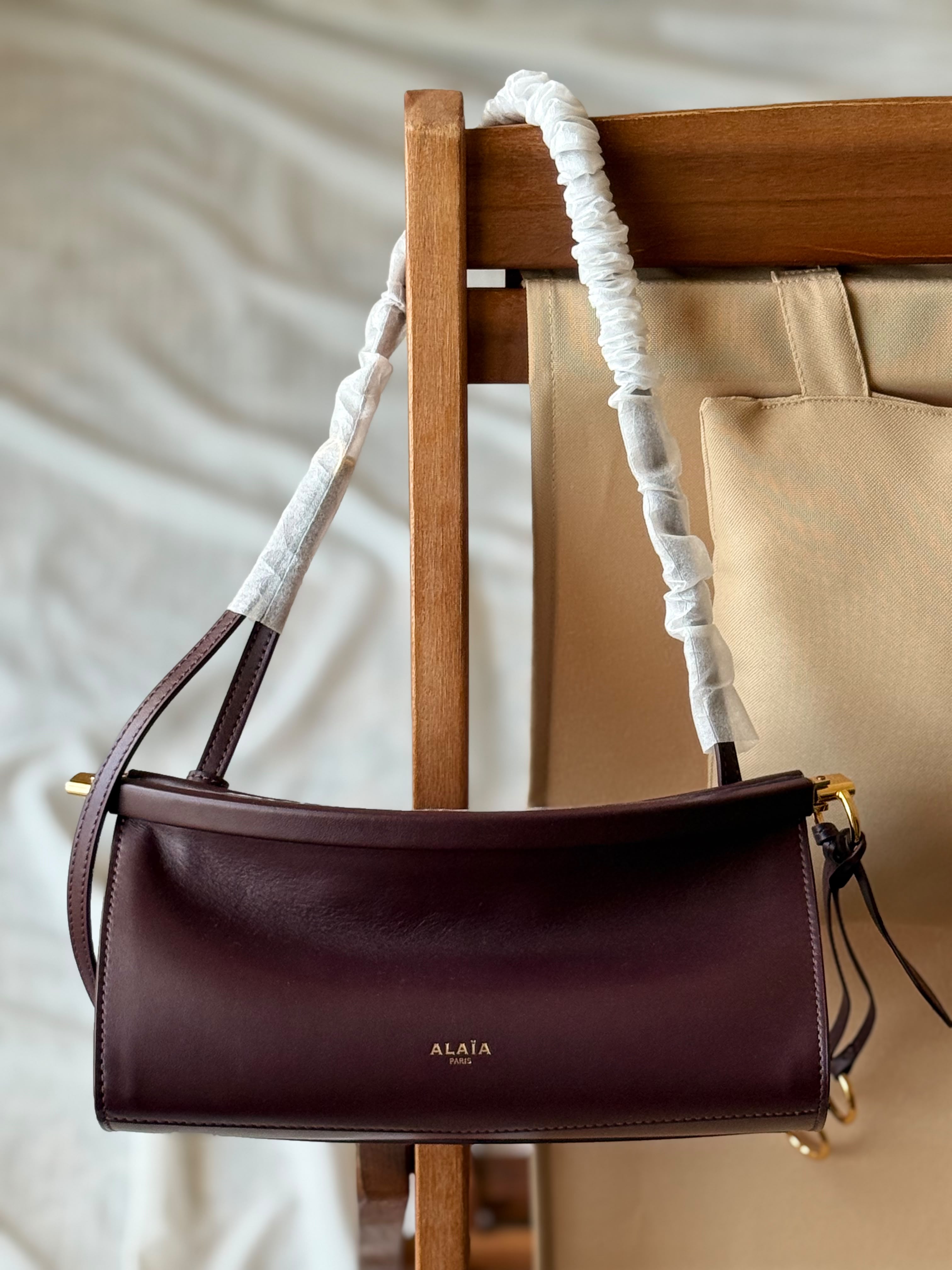 Alaia Le Click East West